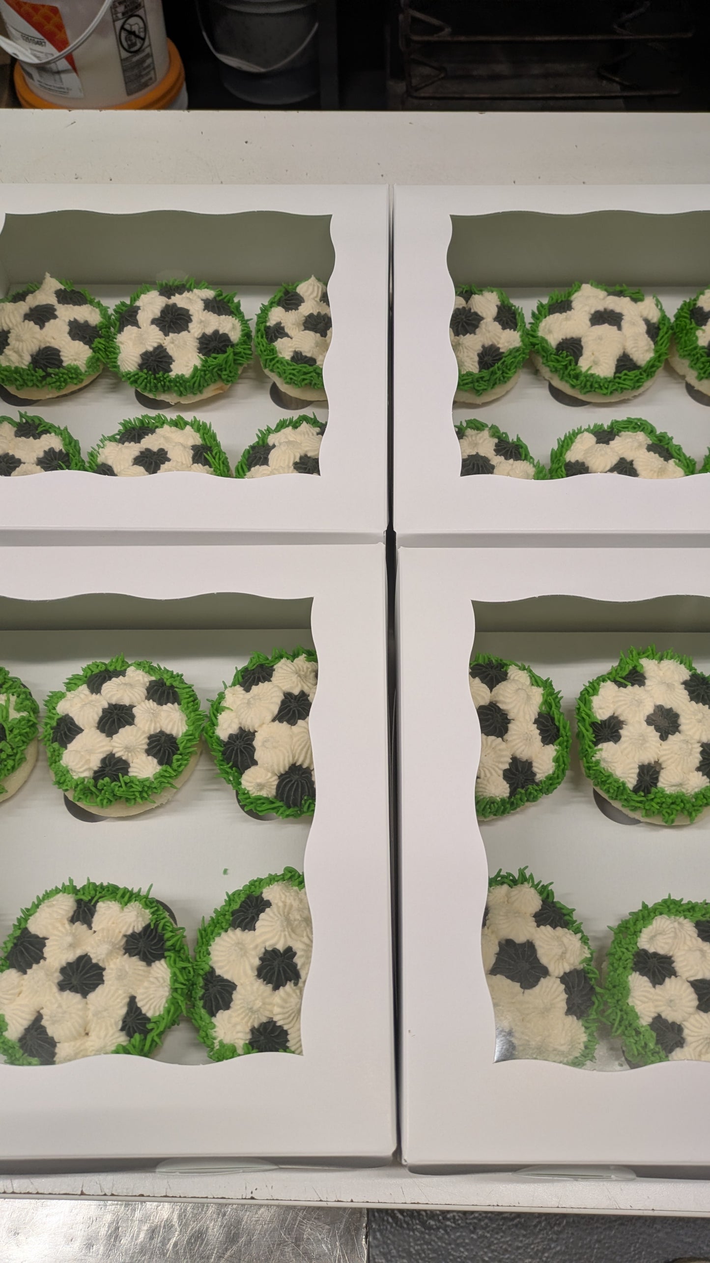 Small vanilla cupcakes