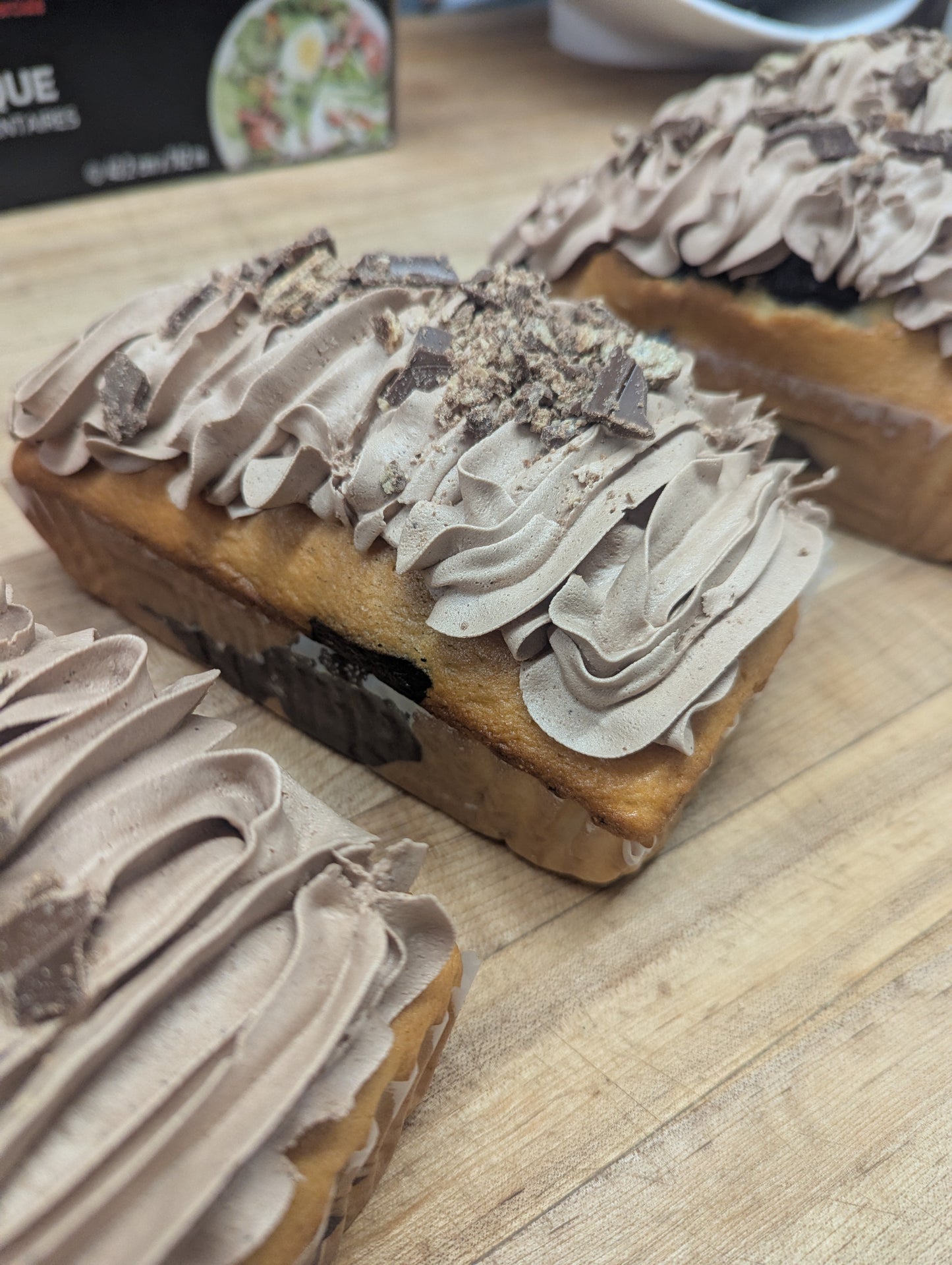 Kit Kat loaf cake