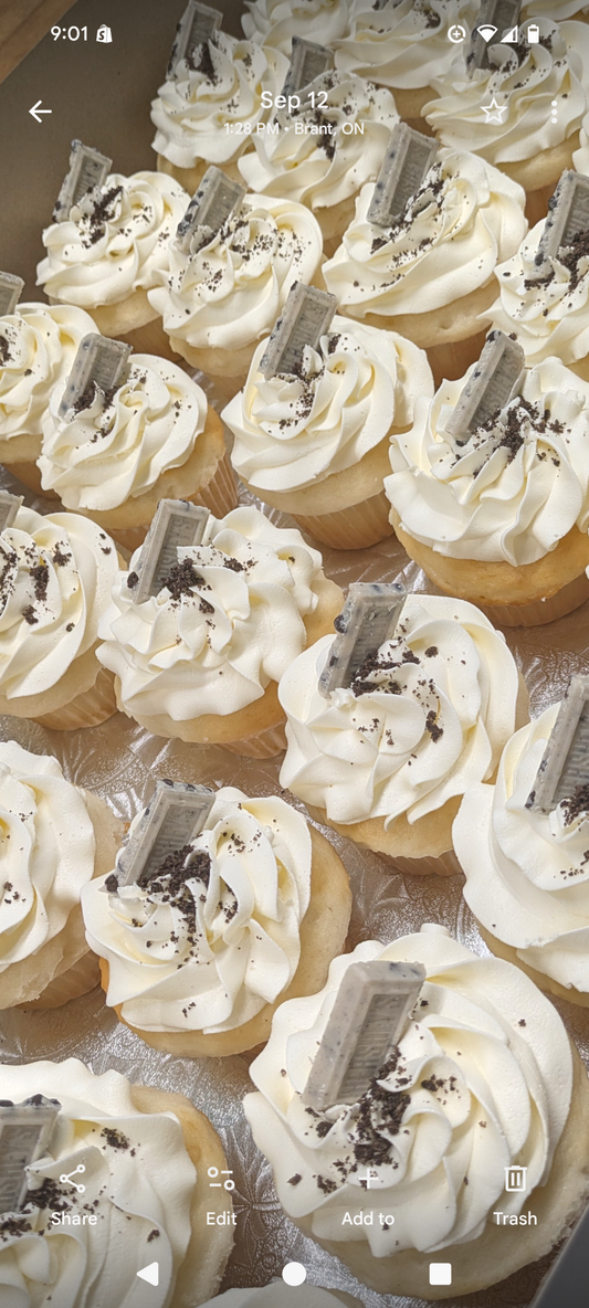 Small vanilla cupcakes