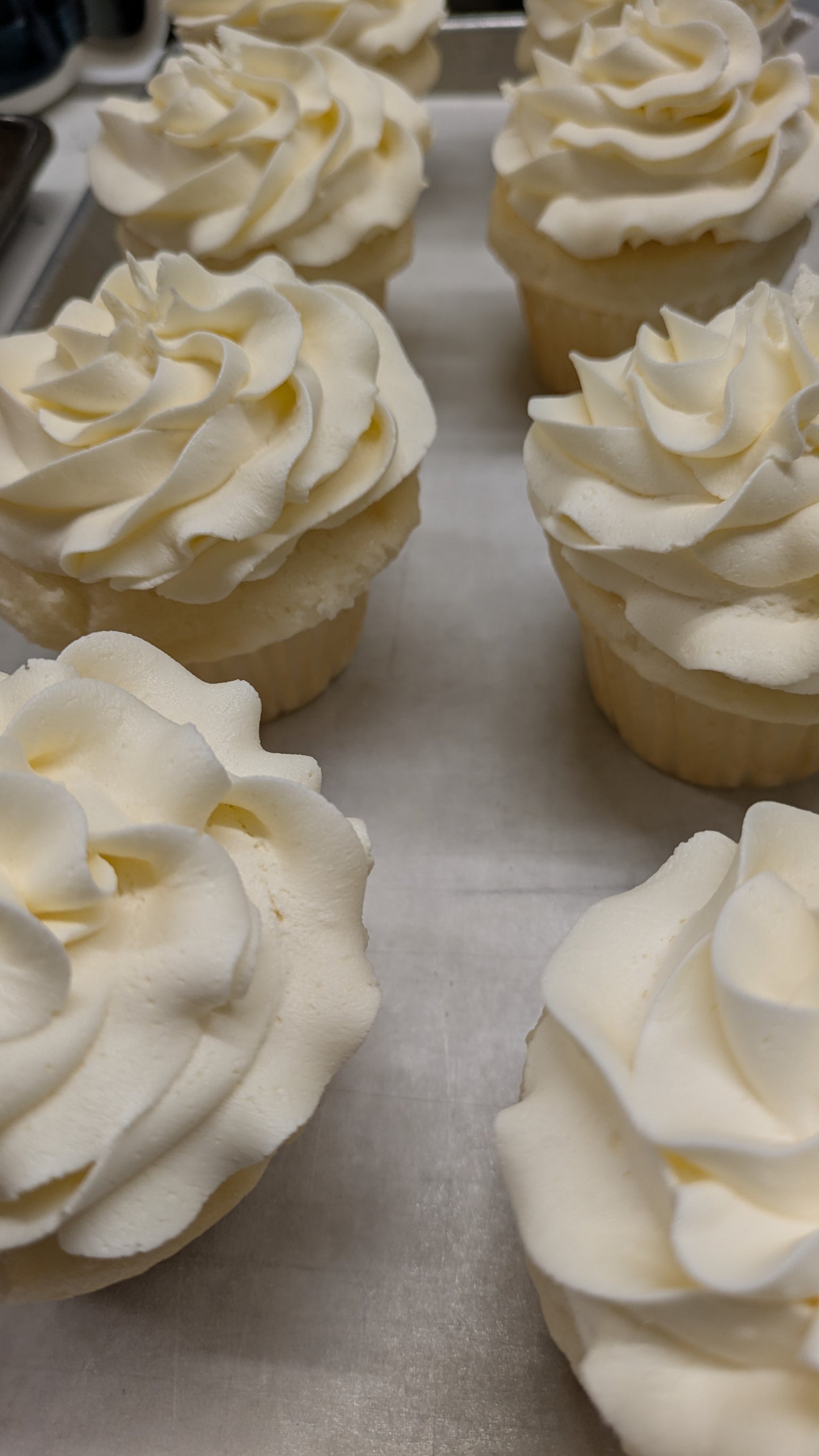 Small vanilla cupcakes