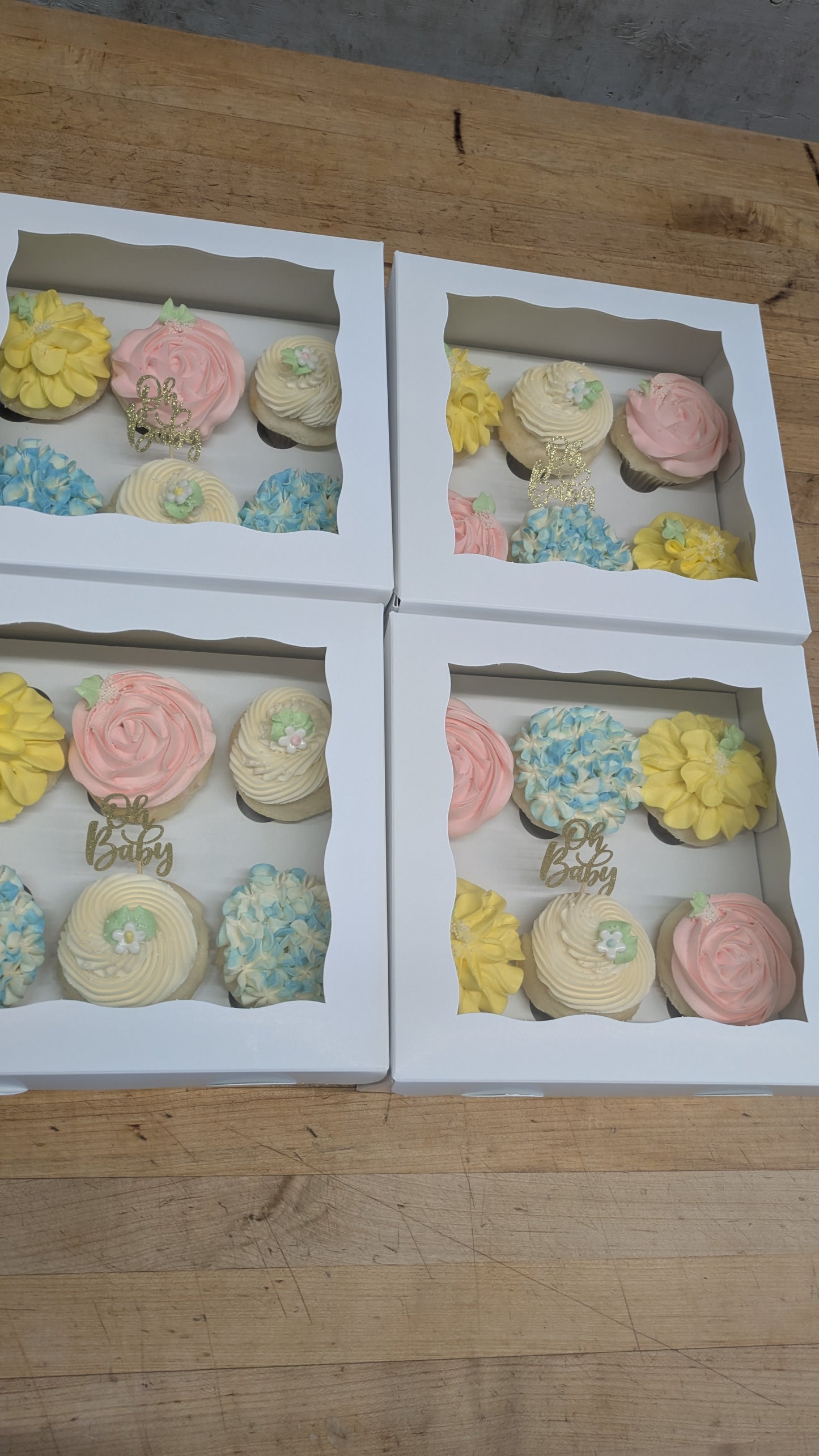 Small vanilla cupcakes