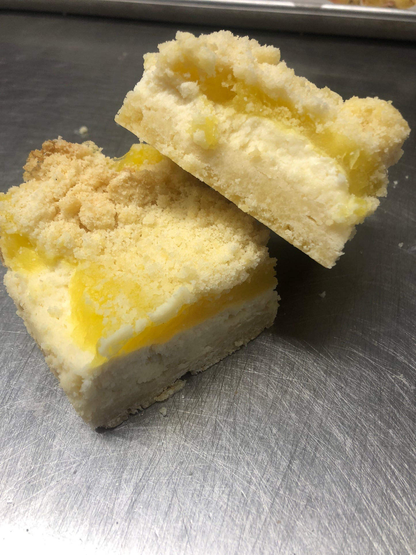 Lemon cheesecake square