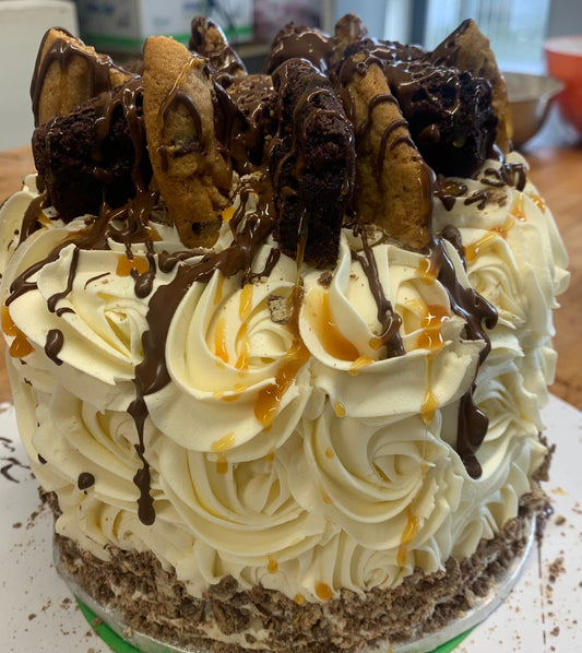 8"  signature cake - 2 day notice required