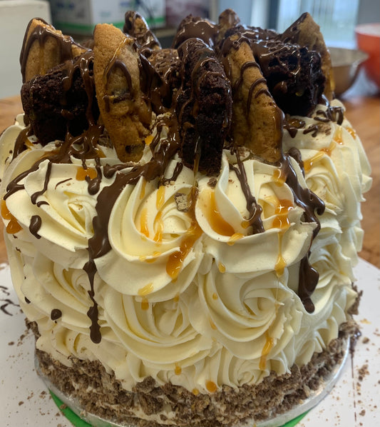 6" signature cake -2 days notice required